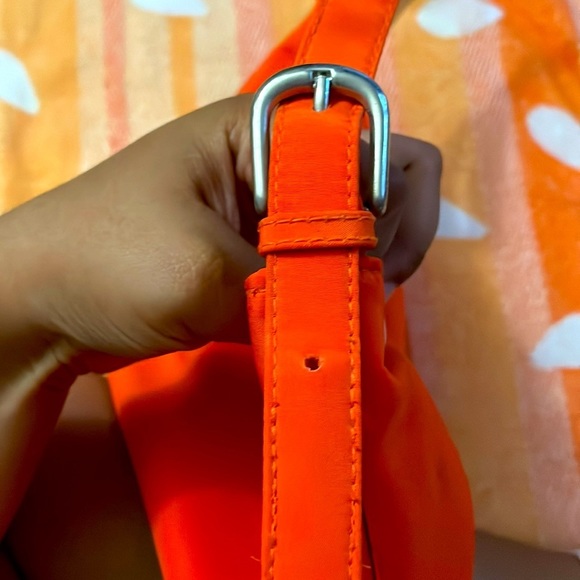 MAKE OFFERS Adjustable orange shoulder bag. - Picture 3 of 5